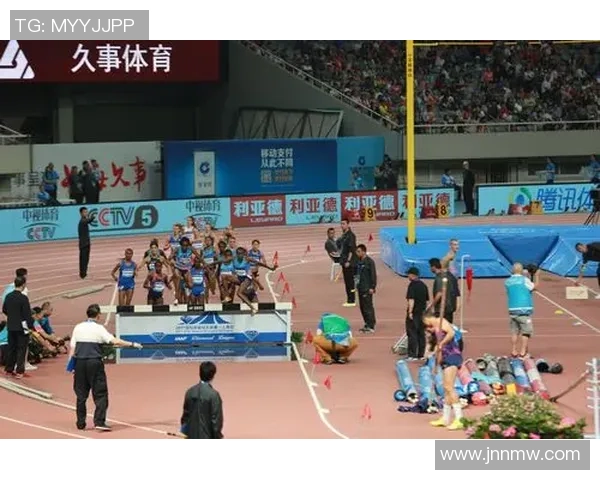 上海篮球队在钻石联赛中以76分稳居积分榜首位展现强劲实力